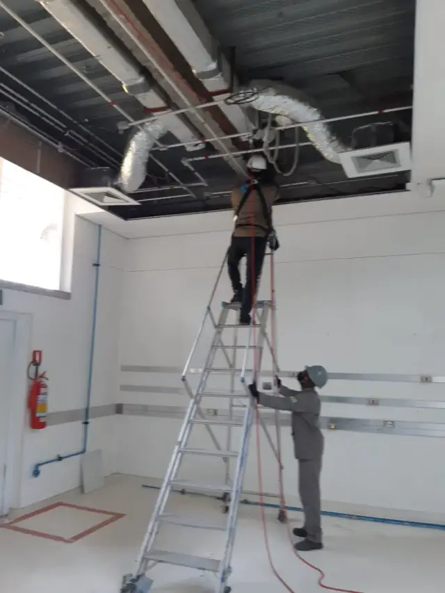 Projeto realizado no Cenpes Laboratório - foto 1 - Projetos Realizados - Rio de Janeiro // Manutenção Preventiva de Ar Condicionado
